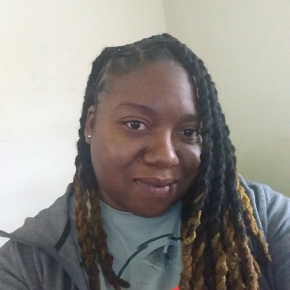 Meet your Posher, Leonette - Picture 1 of 3